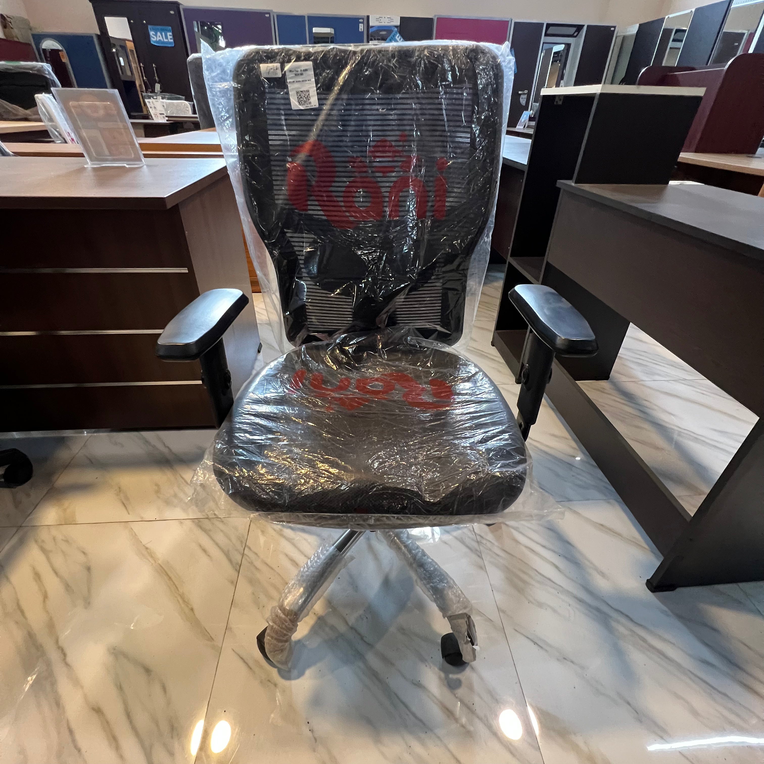 Aura Mesh Medium Back Office Chair